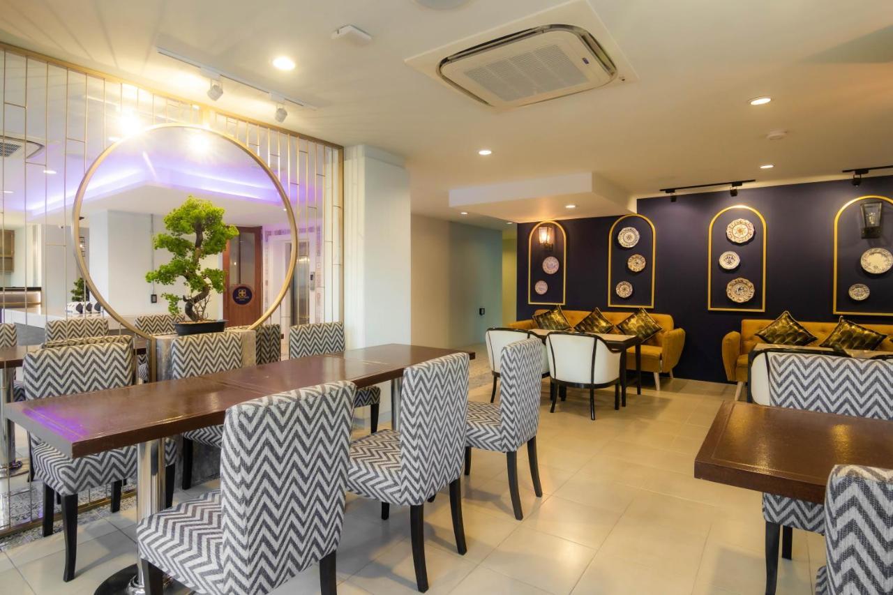 Montree Phuket Hotel Esterno foto