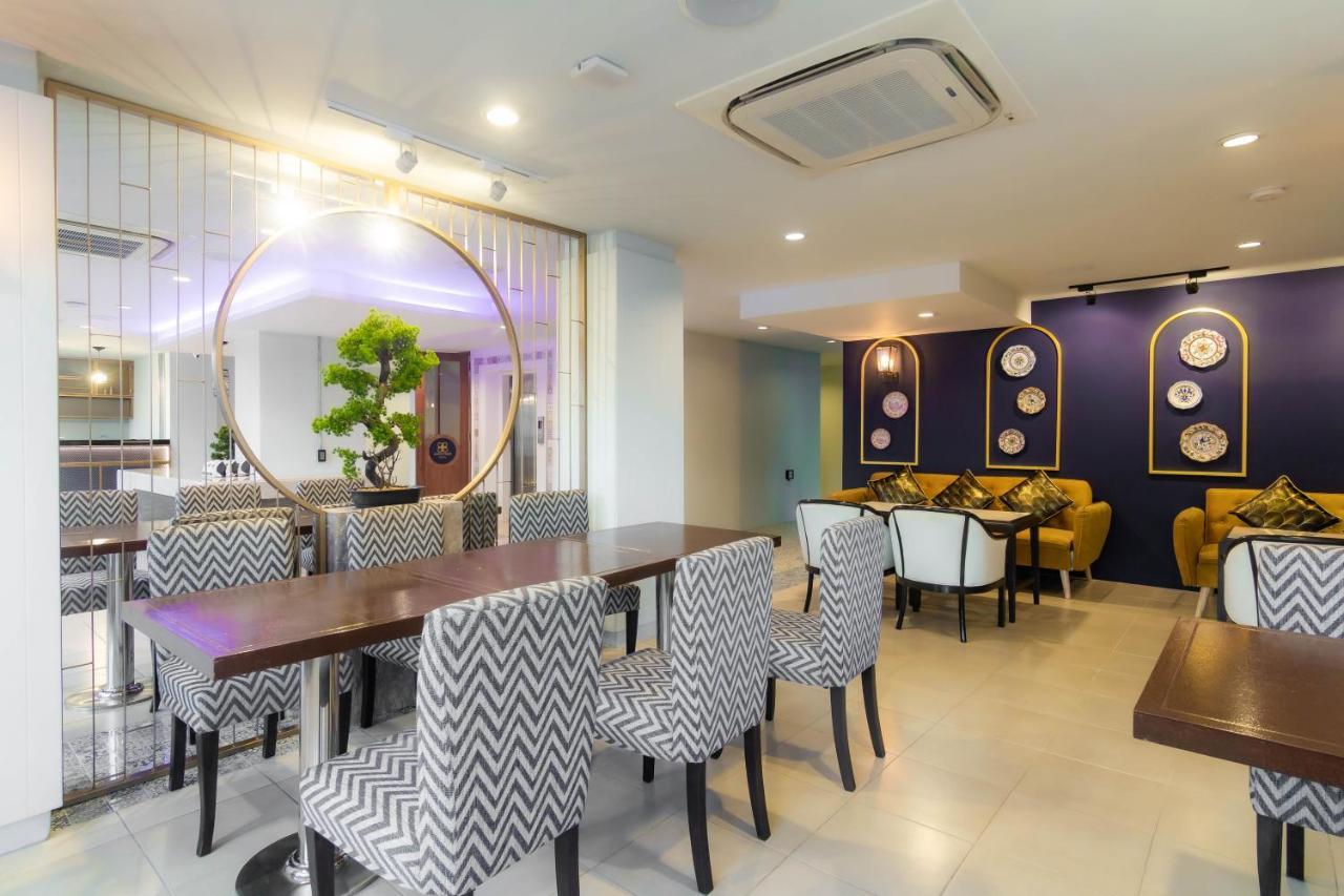 Montree Phuket Hotel Esterno foto