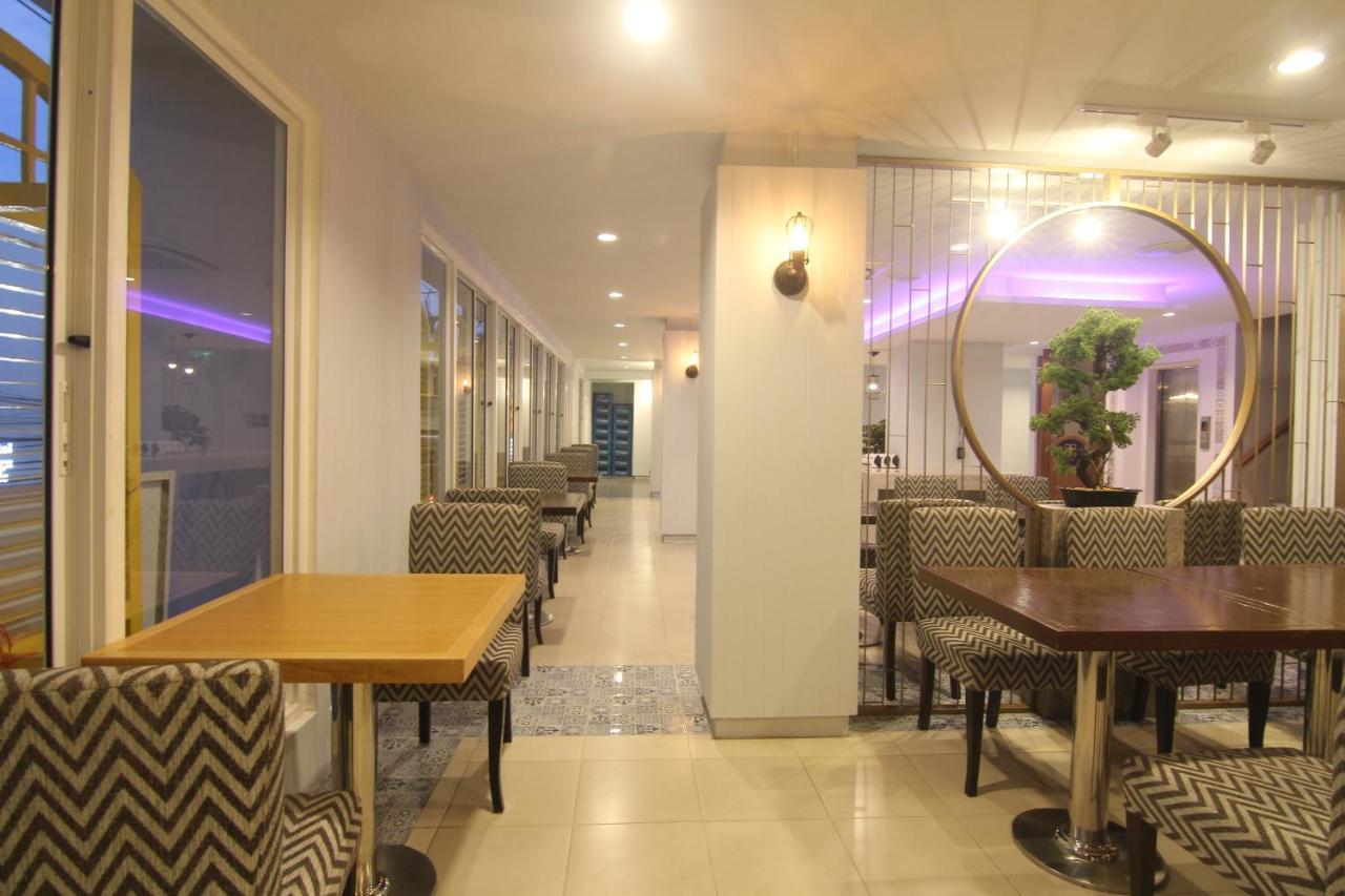 Montree Phuket Hotel Esterno foto